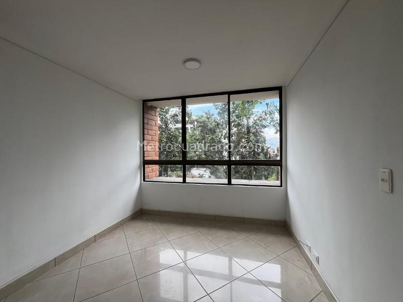 Spacious 3BR Apartment in Quiet El Poblado - 4