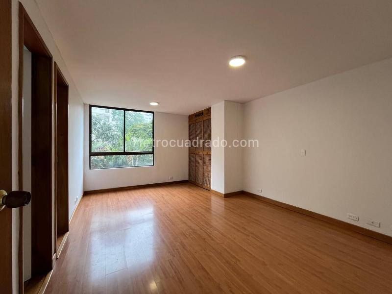 Spacious 3BR Apartment in Quiet El Poblado - 5