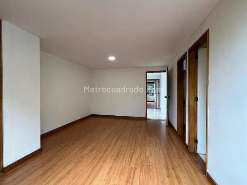 Spacious 3BR Apartment in Quiet El Poblado - 6