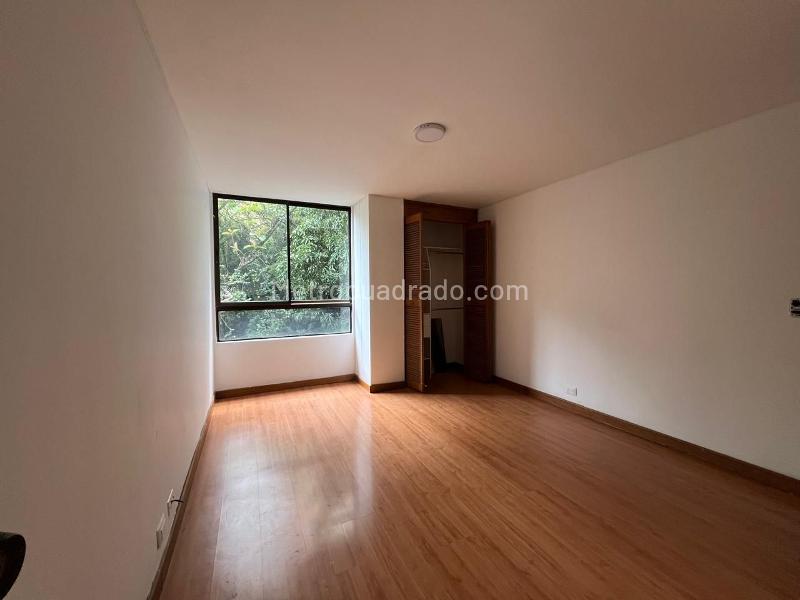 Spacious 3BR Apartment in Quiet El Poblado - 7
