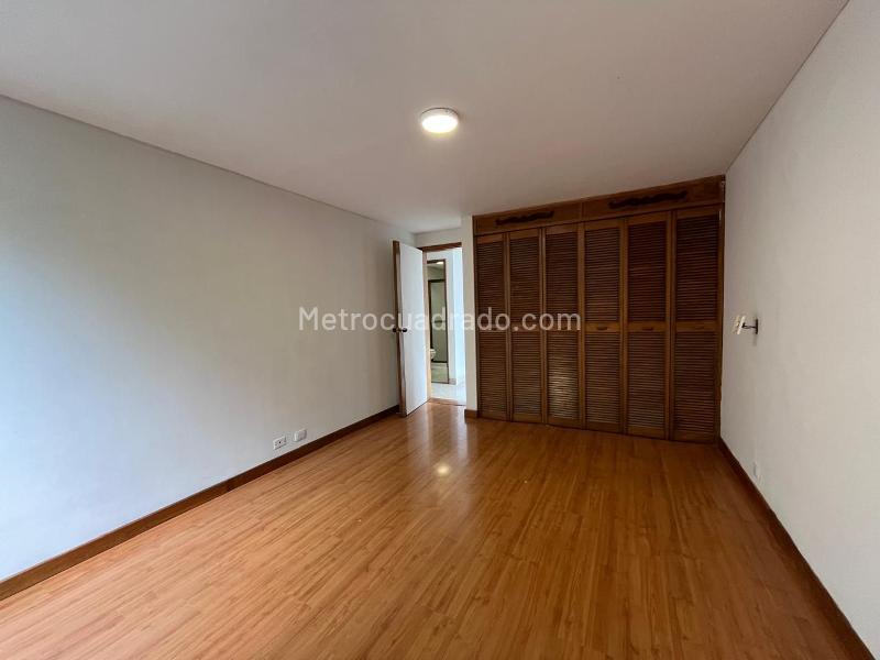 Spacious 3BR Apartment in Quiet El Poblado - 8