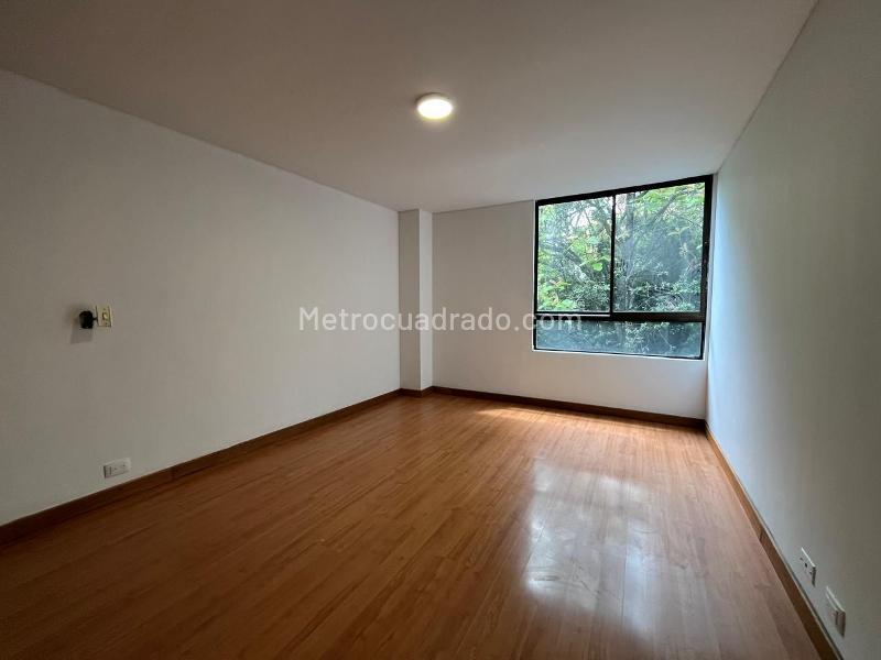 Spacious 3BR Apartment in Quiet El Poblado - 9