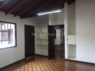 Casa de 5 alcobas en arriendo en El Poblado, Medellín, 520 m² · foto 10 de 20