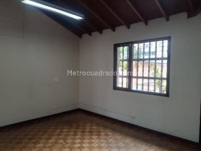 Casa de 5 alcobas en arriendo en El Poblado, Medellín, 520 m² · foto 12 de 20