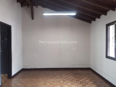 Casa de 5 alcobas en arriendo en El Poblado, Medellín, 520 m² · foto 13 de 20