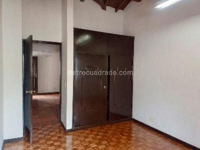 Casa de 5 alcobas en arriendo en El Poblado, Medellín, 520 m² · foto 15 de 20