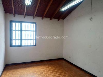 Casa de 5 alcobas en arriendo en El Poblado, Medellín, 520 m² · foto 16 de 20