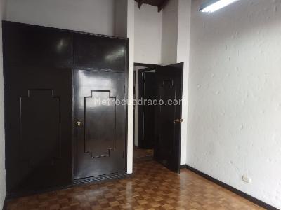 Casa de 5 alcobas en arriendo en El Poblado, Medellín, 520 m² · foto 17 de 20