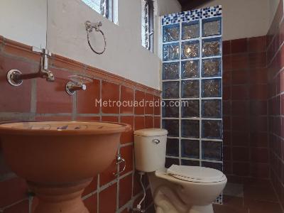 Casa de 5 alcobas en arriendo en El Poblado, Medellín, 520 m² · foto 18 de 20