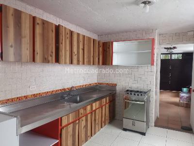 Casa de 5 alcobas en arriendo en El Poblado, Medellín, 520 m² · foto 8 de 20