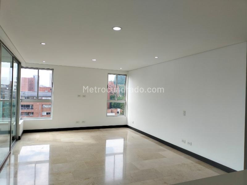 Apartamento Elegante de 3 Alcobas en El Poblado Tranquilo - 2