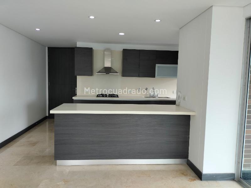 Apartamento Elegante de 3 Alcobas en El Poblado Tranquilo - 4