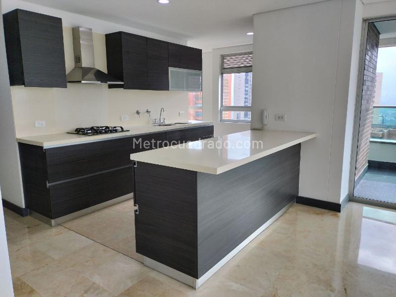 Apartamento Elegante de 3 Alcobas en El Poblado Tranquilo - 5
