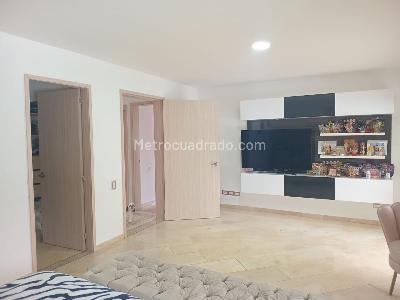 Casa de 4 alcobas en venta en El Poblado, Medellín, 375 m² · foto 11 de 20