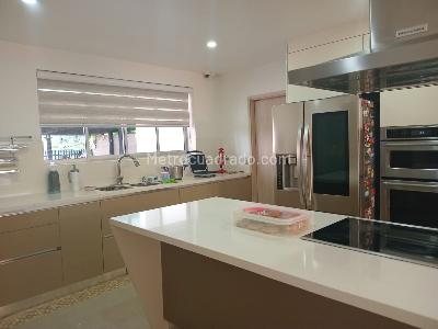 Casa de 4 alcobas en venta en El Poblado, Medellín, 375 m² · foto 6 de 20