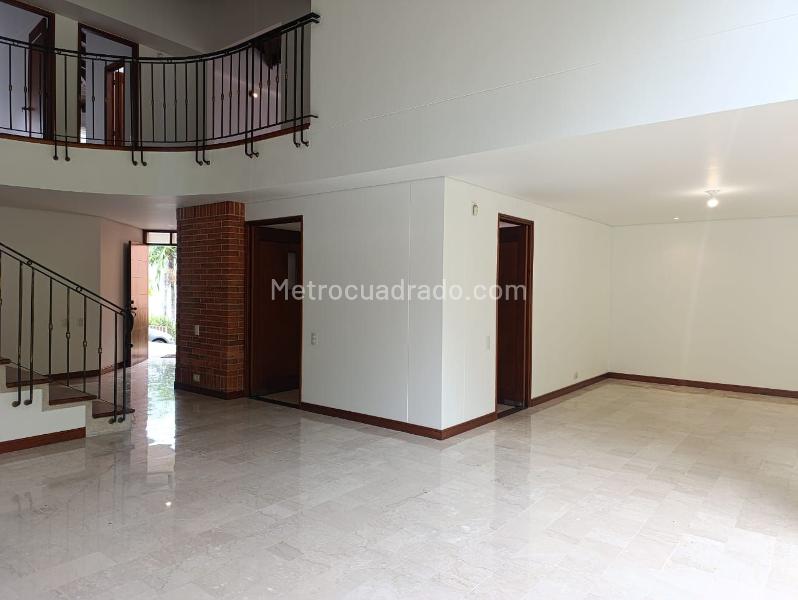 Exclusive 3BR House with Garden in El Poblado - 3