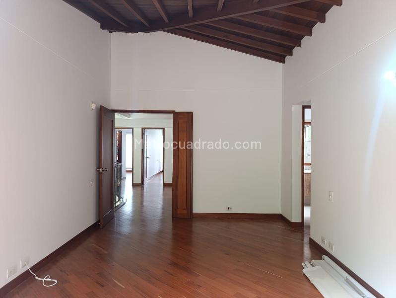 Exclusive 3BR House with Garden in El Poblado - 8