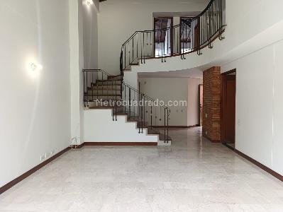 Casa de 3 alcobas en venta en El Poblado, Medellín, 260 m² · foto 2 de 20