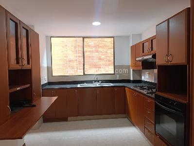 Casa de 3 alcobas en venta en El Poblado, Medellín, 260 m² · foto 7 de 20