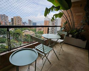 Apartamento de 2 alcobas en venta en El Poblado, Medellín, 130 m² · foto 10 de 11