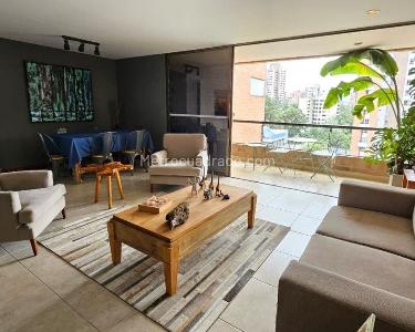Apartamento de 2 alcobas en venta en El Poblado, Medellín, 130 m² · foto 2 de 11
