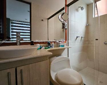 Apartamento de 2 alcobas en venta en El Poblado, Medellín, 130 m² · foto 9 de 11