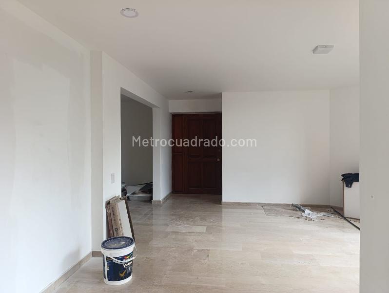 Apartamento Exclusivo de 3 Alcobas en Zona Tranquila de El Poblado - 2