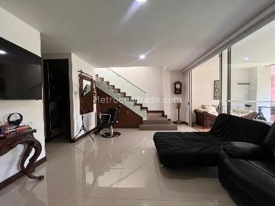 Casa de 3 alcobas en venta en Envigado, Envigado, 227 m² · foto 11 de 19