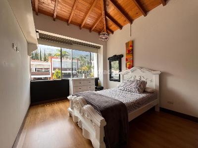 Casa de 3 alcobas en venta en Envigado, Envigado, 227 m² · foto 12 de 19