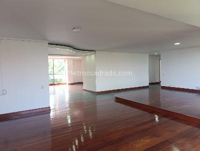 Apartamento de 3 alcobas en venta en Los Balsos, Medellín, 210 m² · foto 2 de 18