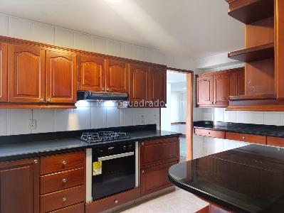 Apartamento de 3 alcobas en venta en Los Balsos, Medellín, 210 m² · foto 8 de 18