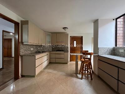 Apartamento en venta en El Poblado, Medellín · foto 8 de 20