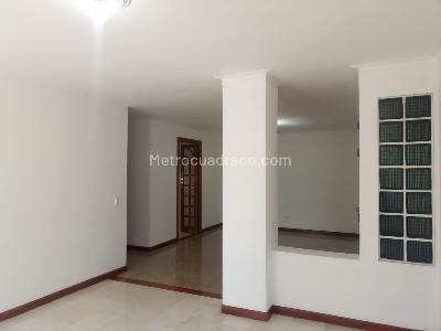 Apartamento de 3 alcobas en arriendo en Los Balsos, Medellín, 132 m² · foto 4 de 18