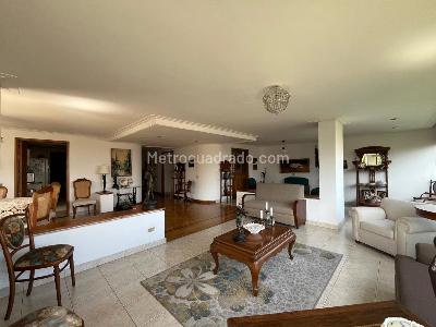 Apartamento de 3 alcobas en venta en El Poblado, Medellín, 175 m² · foto 5 de 19