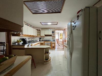 Apartamento de 3 alcobas en venta en El Poblado, Medellín, 175 m² · foto 7 de 19