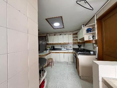 Apartamento de 3 alcobas en venta en El Poblado, Medellín, 175 m² · foto 8 de 19