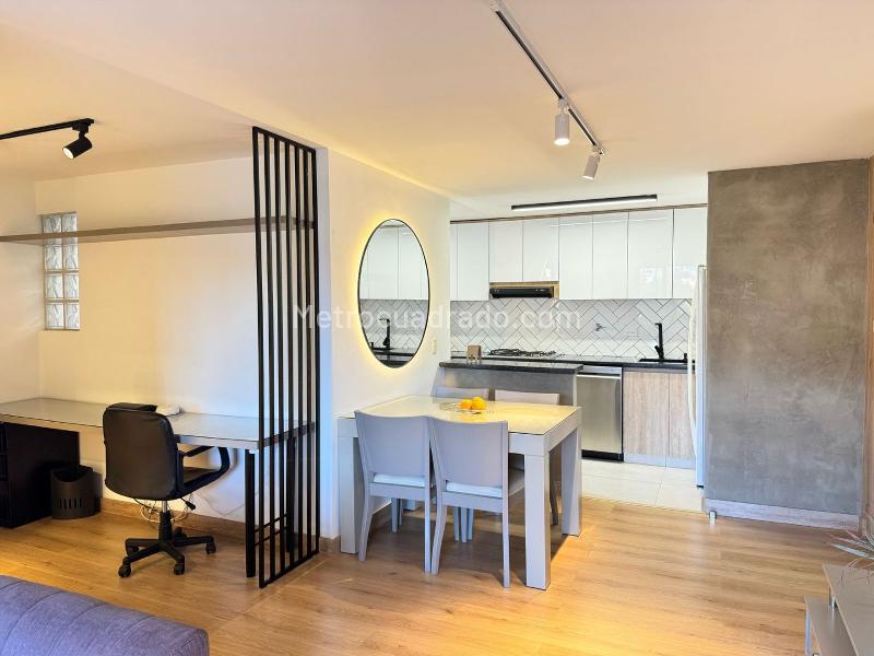 2BR Apartment with Balcony and Covered Parking in El Poblado - 4