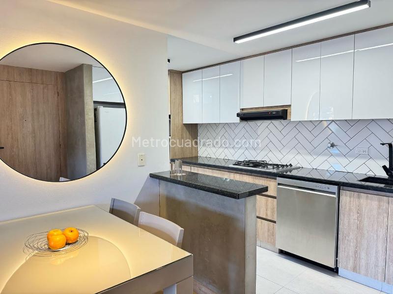 2BR Apartment with Balcony and Covered Parking in El Poblado - 7