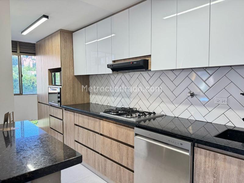 2BR Apartment with Balcony and Covered Parking in El Poblado - 8