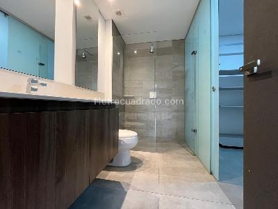Apartamento de 2 alcobas en venta en El Poblado, Medellín, 125 m² · foto 13 de 15