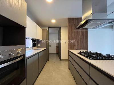 Apartamento de 2 alcobas en venta en El Poblado, Medellín, 125 m² · foto 7 de 15
