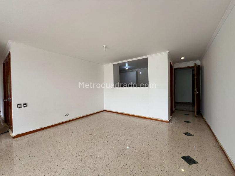 3BR Apartment with Balcony and Covered Parking in El Poblado - 2