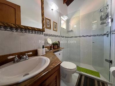 Casa de 3 alcobas en venta en El Poblado, Medellín, 455 m² · foto 11 de 20