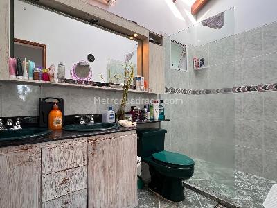 Casa de 3 alcobas en venta en El Poblado, Medellín, 455 m² · foto 12 de 20