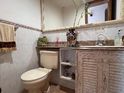 Casa de 3 alcobas en venta en El Poblado, Medellín, 455 m² · foto 14 de 20