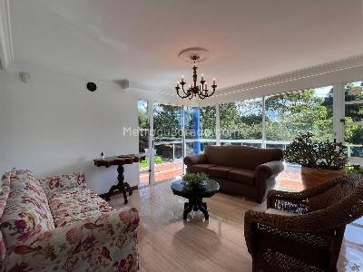 Casa de 3 alcobas en venta en El Poblado, Medellín, 455 m² · foto 2 de 20