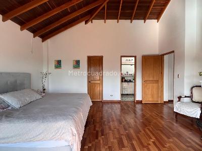 Casa de 3 alcobas en venta en El Poblado, Medellín, 455 m² · foto 8 de 20