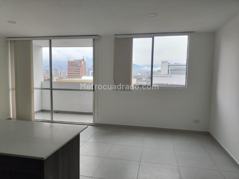 3BR Apartment in El Poblado with Balcony & Covered Parking - 2