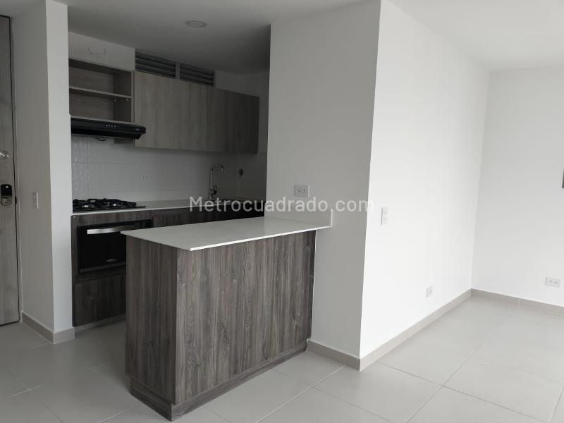 3BR Apartment in El Poblado with Balcony & Covered Parking - 4