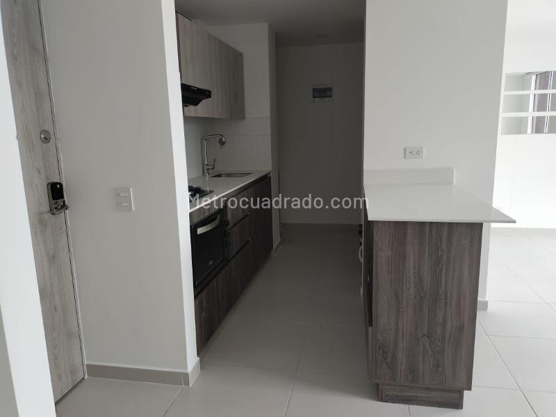 3BR Apartment in El Poblado with Balcony & Covered Parking - 5